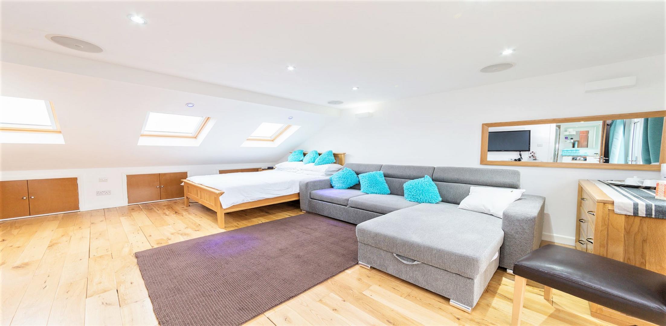 			THREE BATHROOMS, GARDEN , 4 Bedroom, 1 bath, 1 reception Semi-Detached House			 Petworth Road , NORTH FINCHLEY 